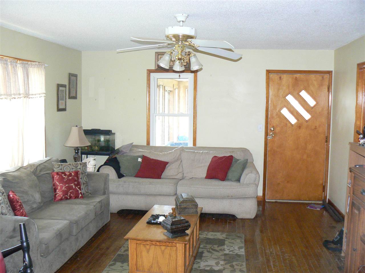 1560 West Division Road Petersburg, IN 47567 - Photo 4 of 10 Gallery Image 4
