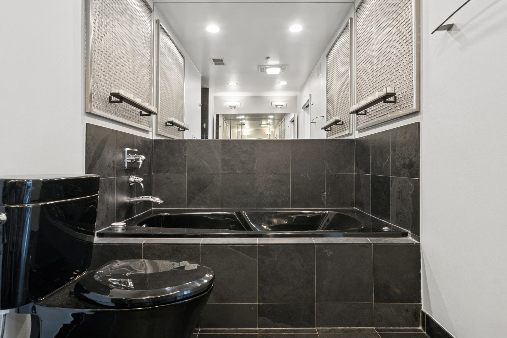 910 South Michigan Avenue, Unit 1101 Chicago, IL 60605 - Photo 18 of 47