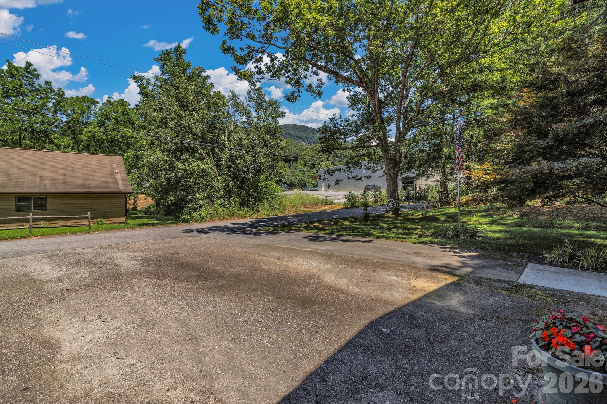 603 Rose Hill Road Asheville, NC 28803 - Photo 11 of 43 a view of a backyard