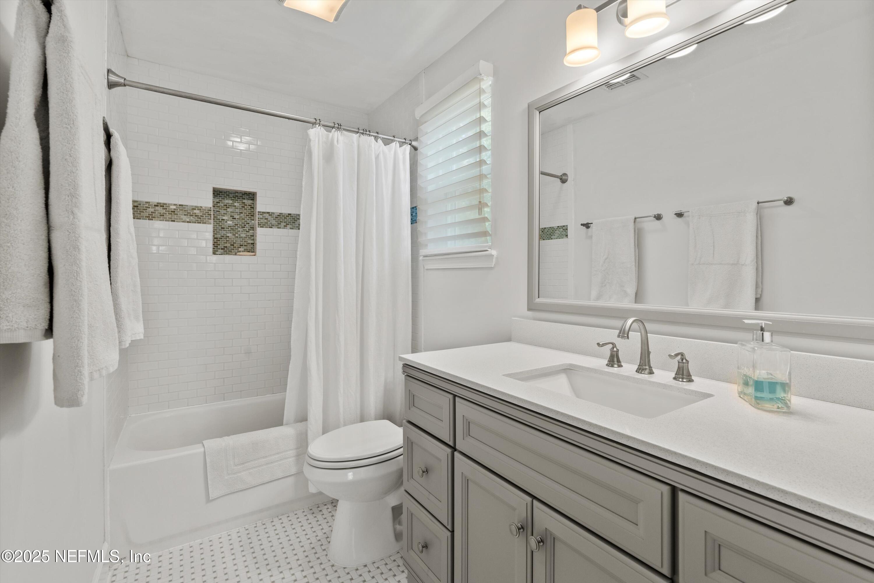 1112 Colombo Street Jacksonville, FL 32207 - Photo 20 of 47 Primary Bathroom