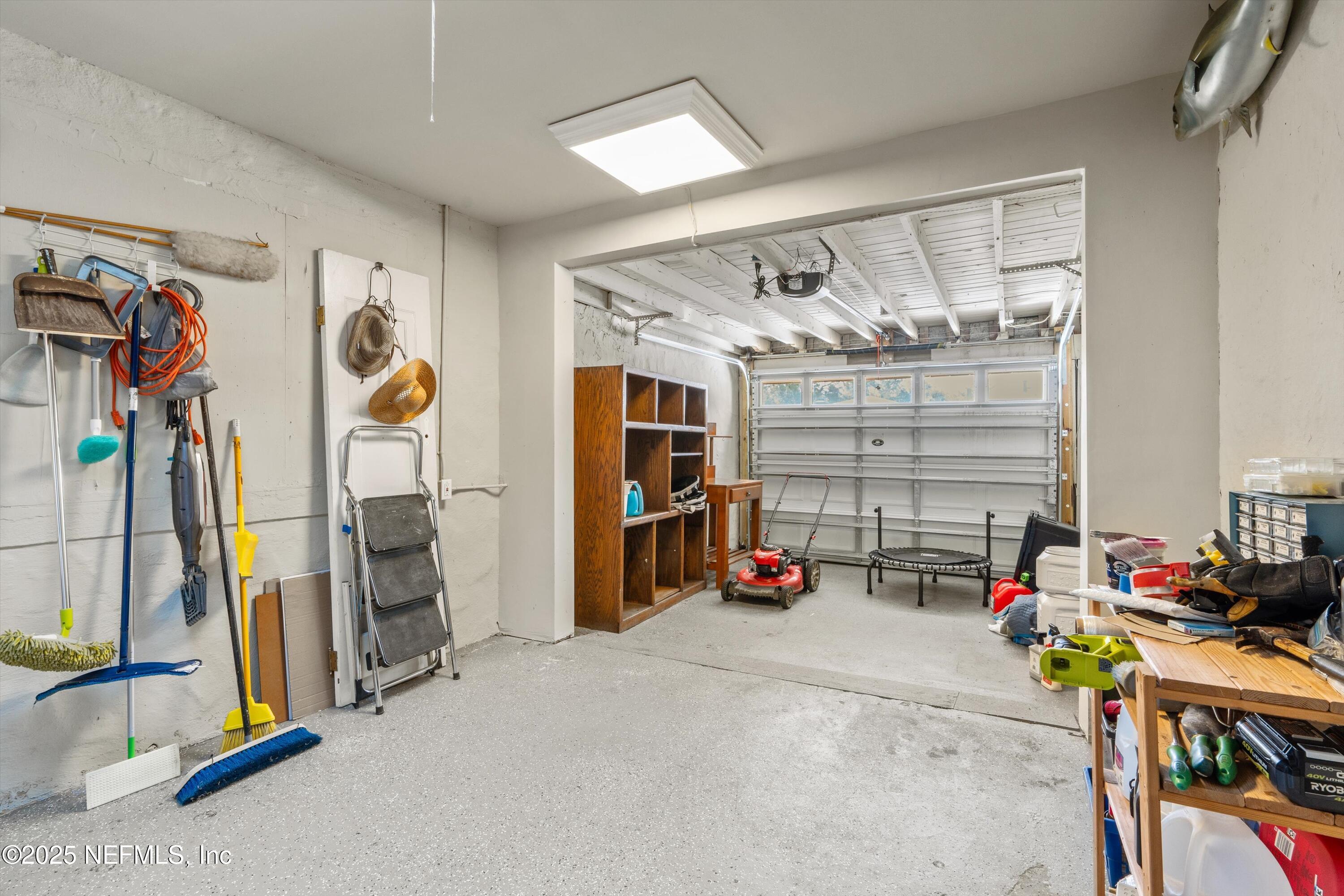 1112 Colombo Street Jacksonville, FL 32207 - Photo 26 of 47 Garage