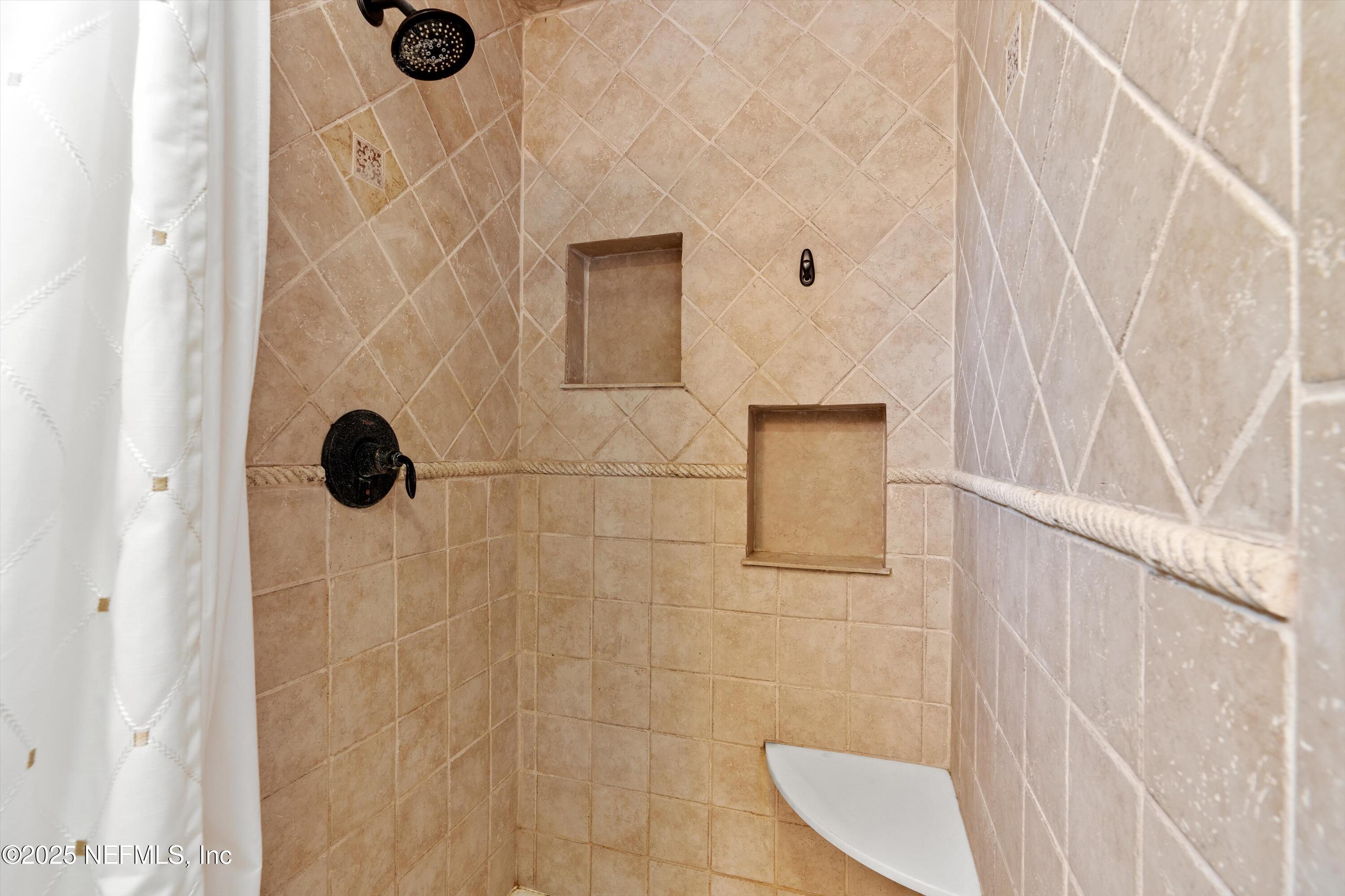 1112 Colombo Street Jacksonville, FL 32207 - Photo 37 of 47 Guest Suite Bathroom