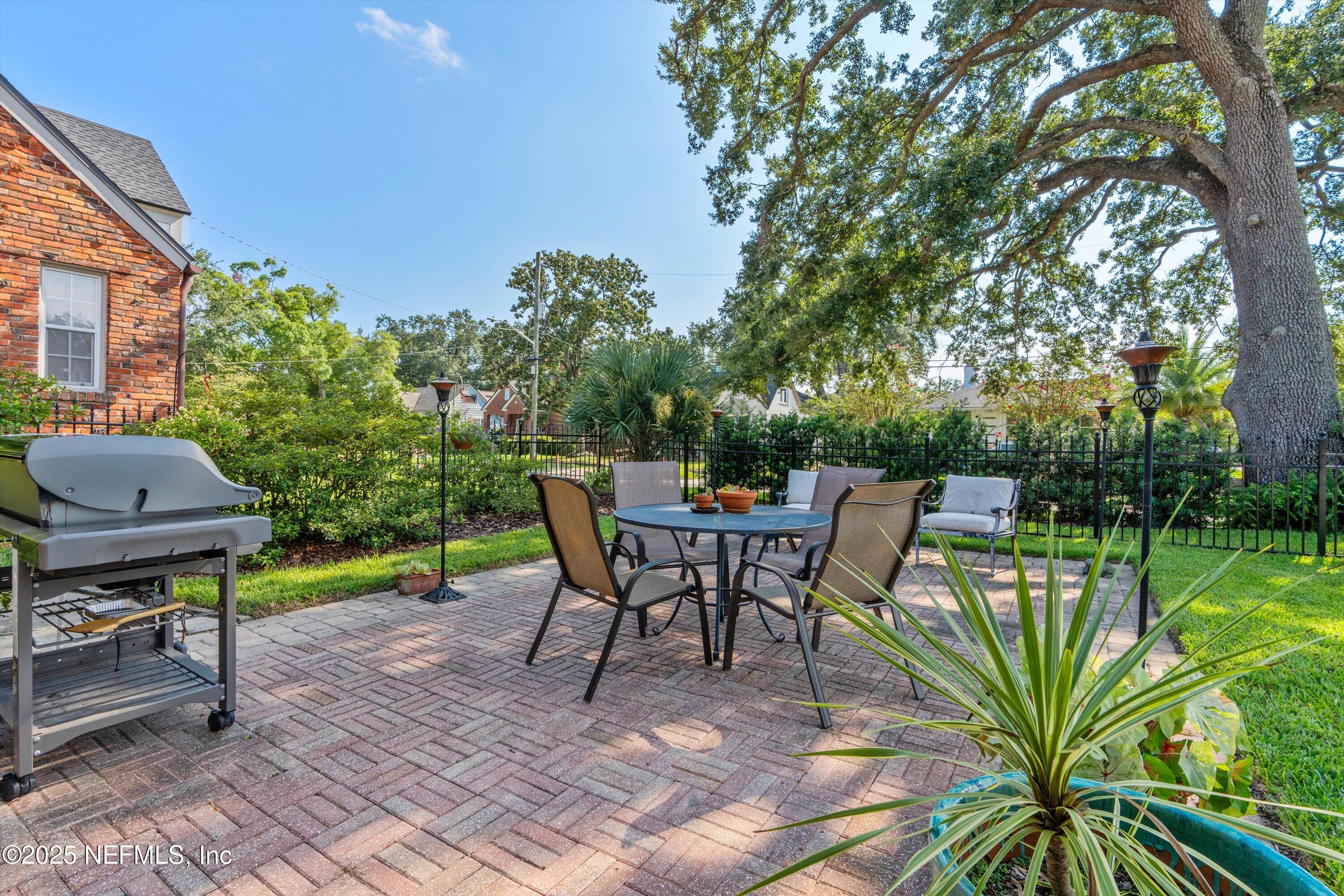 1112 Colombo Street Jacksonville, FL 32207 - Photo 38 of 47 Sideyard