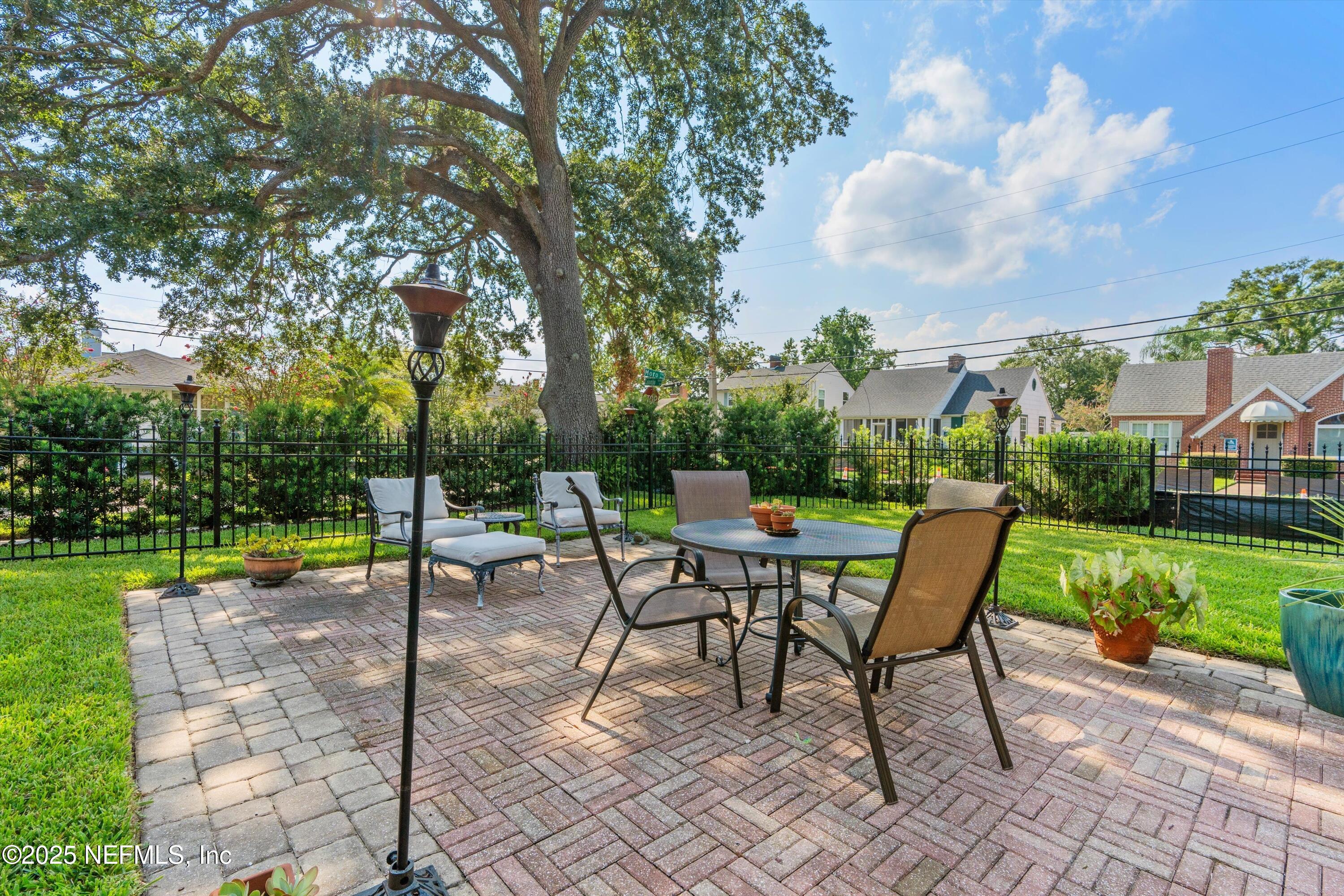 1112 Colombo Street Jacksonville, FL 32207 - Photo 39 of 47 Sideyard