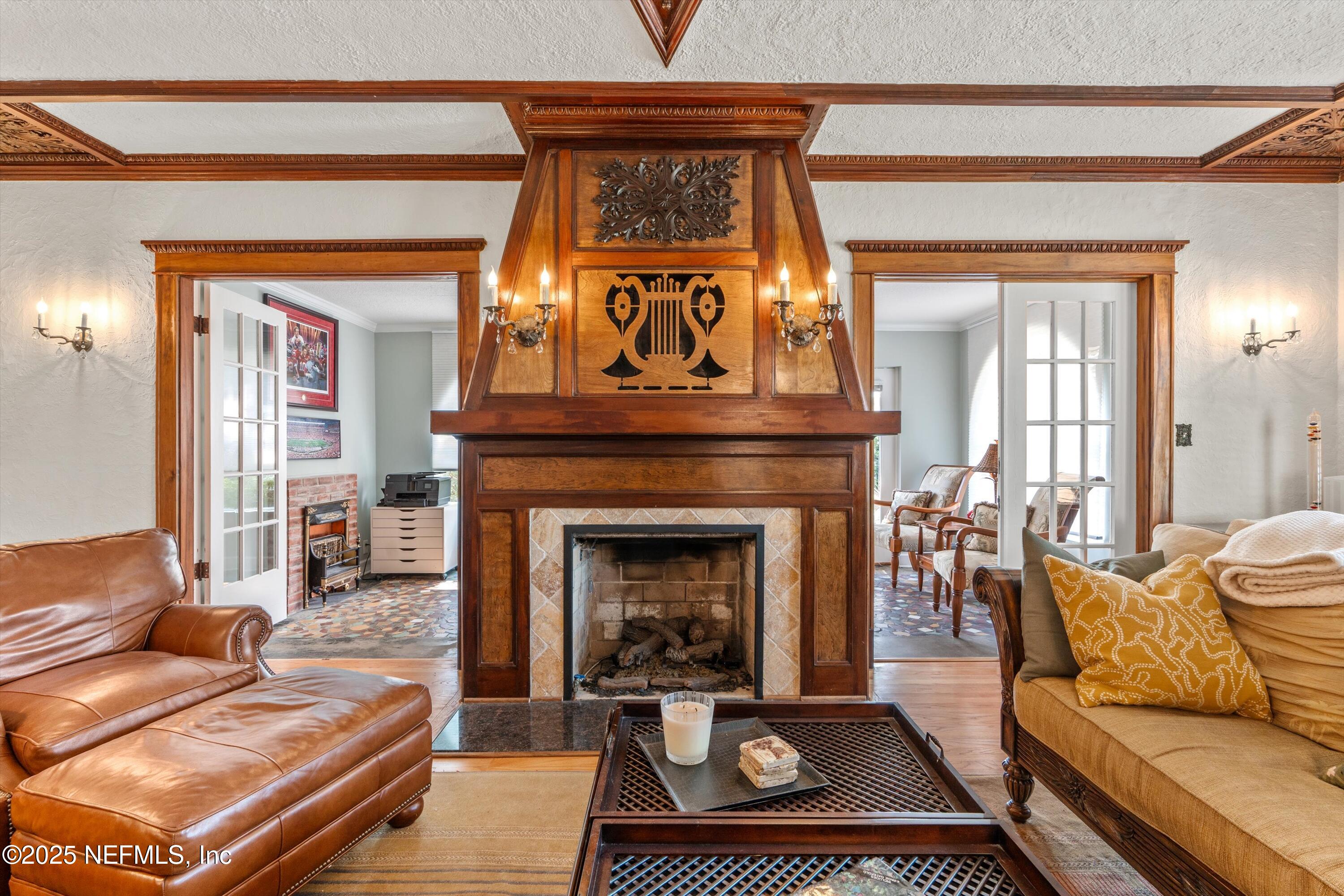 1112 Colombo Street Jacksonville, FL 32207 - Photo 4 of 47 Living Room