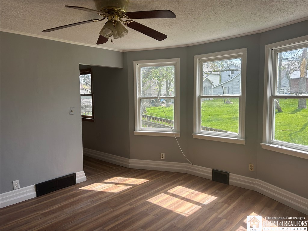 142 Ruggles Street Dunkirk, NY 14048 - Photo 4 of 24