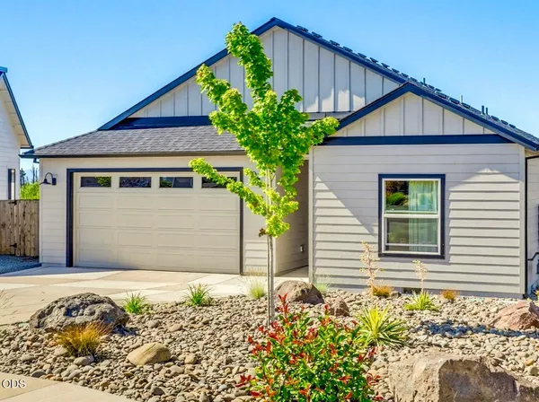 $530,000 | 137 Willow Springs Drive, Talent, OR 97540