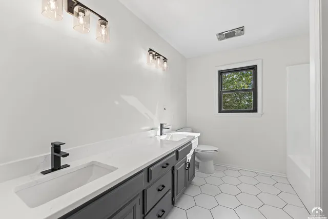 $999,950 | 14565 South Gardner Road, Gardner, KS 66030