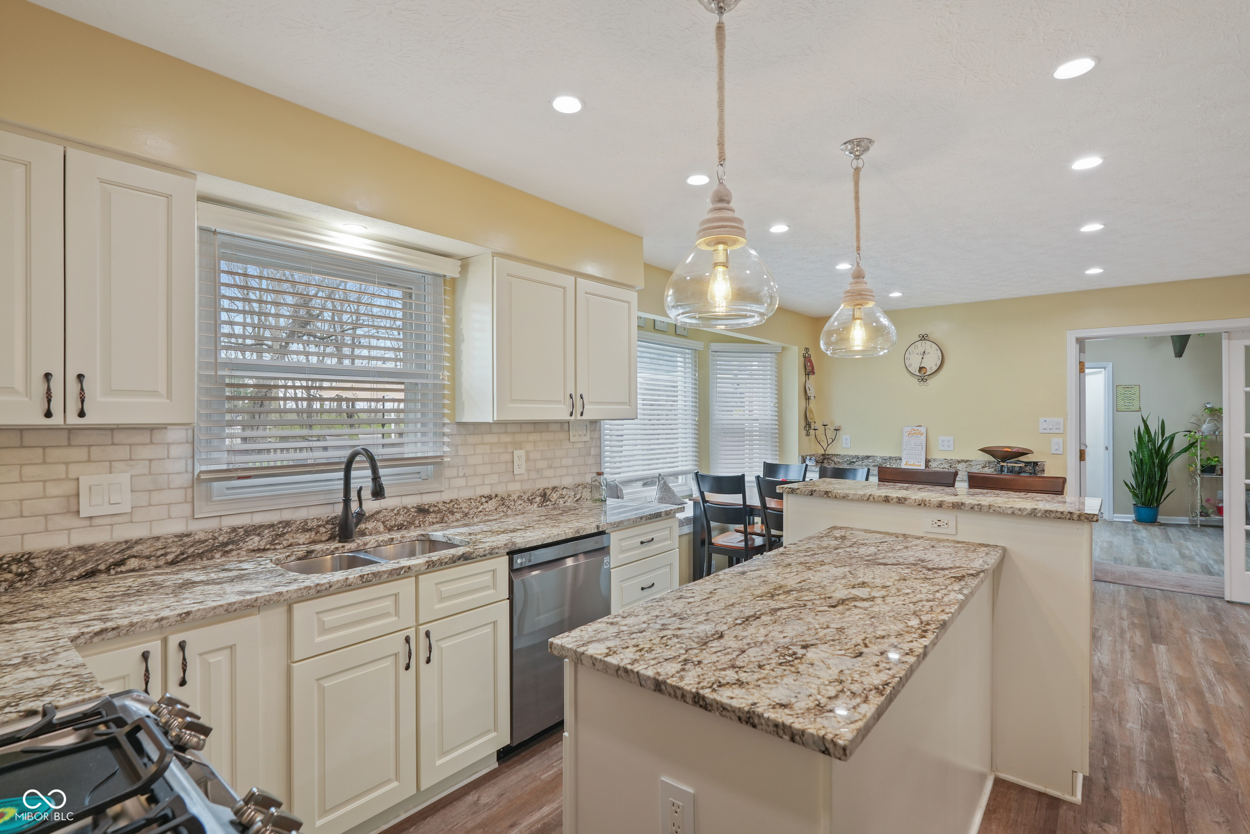 9523 East Southport Road Indianapolis, IN 46259 - Photo 14 of 82