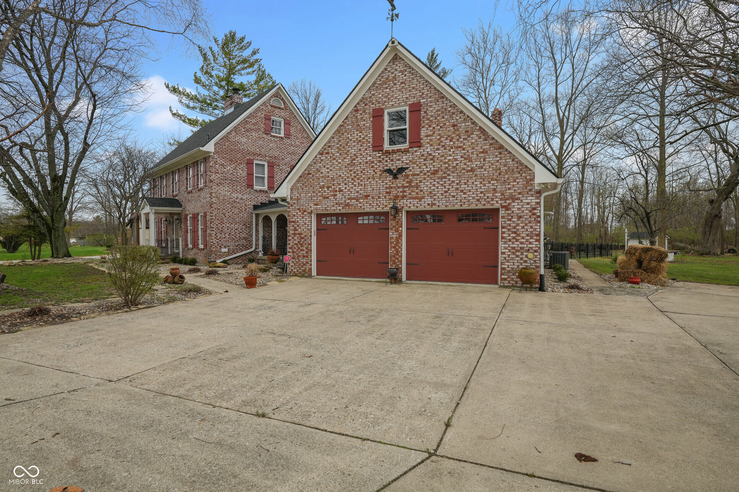 9523 East Southport Road Indianapolis, IN 46259 - Photo 3 of 82