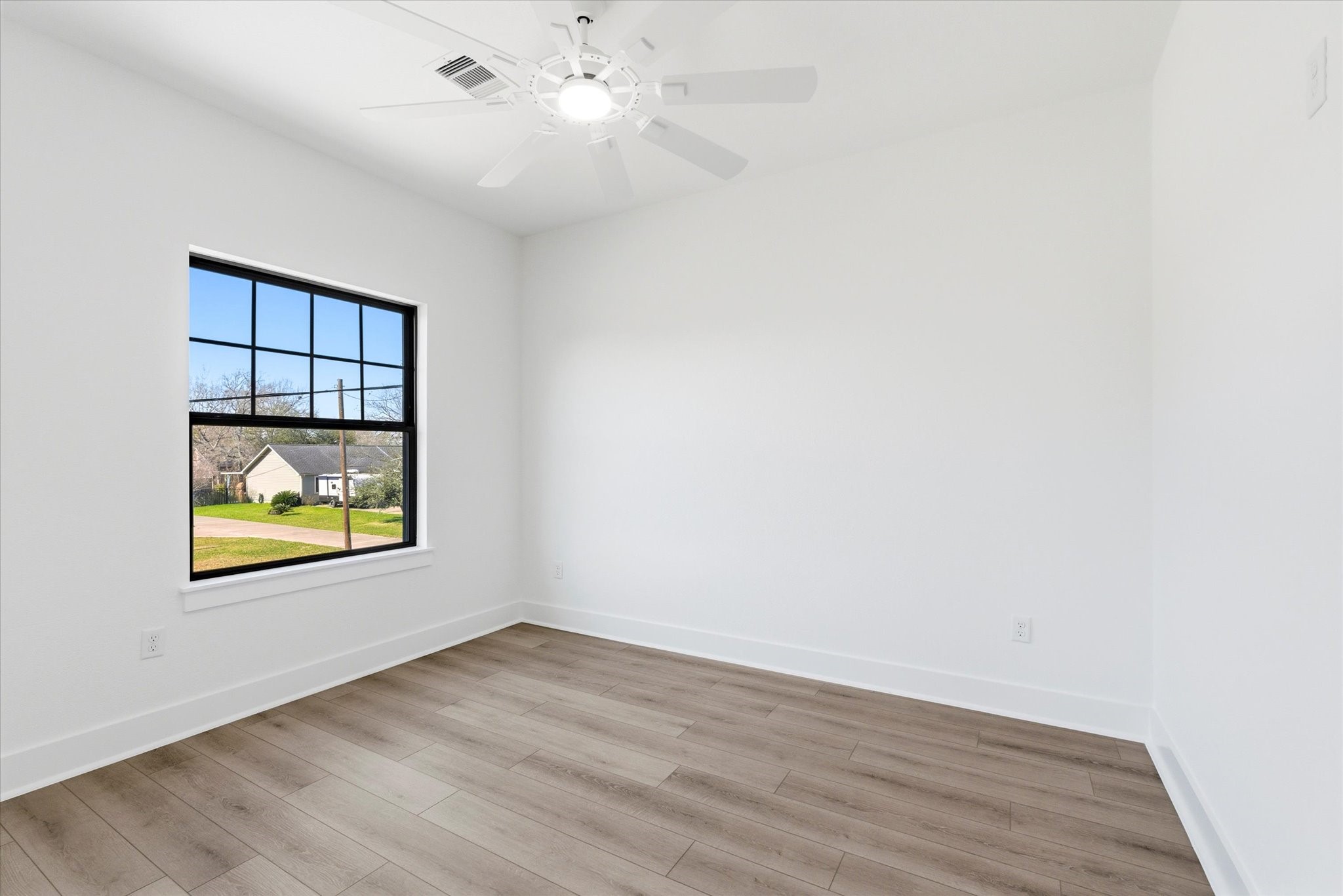 230 South Y Street La Porte, TX 77571 - Photo 7 of 15 an empty room with wooden floor and window