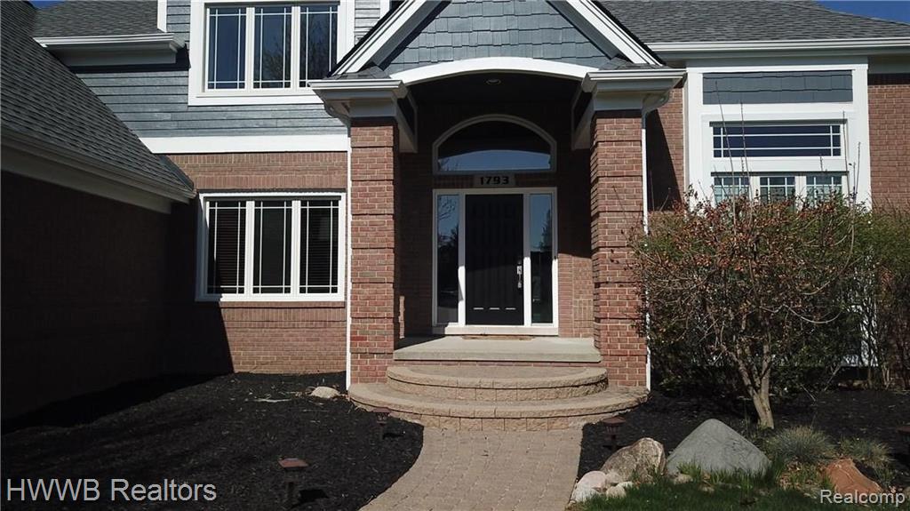 1793 Apple Ridge Court Rochester Hills, MI 48306 - Photo 3 of 31