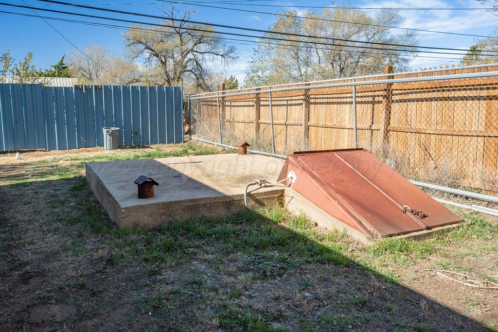 706 South Birmingham Street Amarillo, TX 79104 - Photo 16 of 20 a view of a backyard with a tub and wooden fence