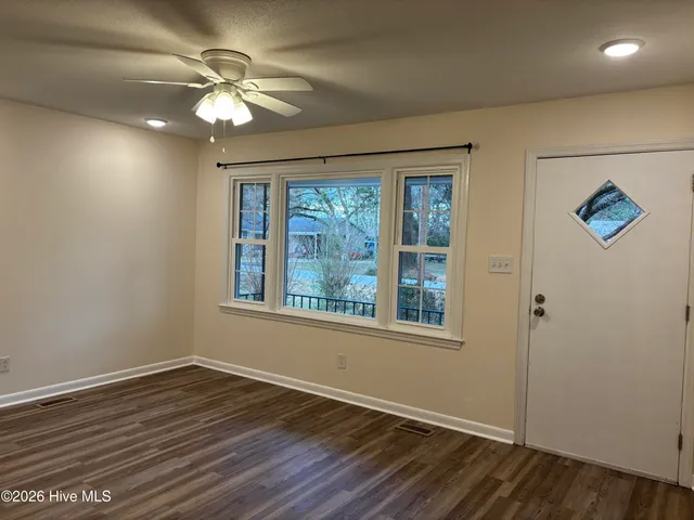 $1,700 | 3025 Madison Avenue, New Bern, NC 28562