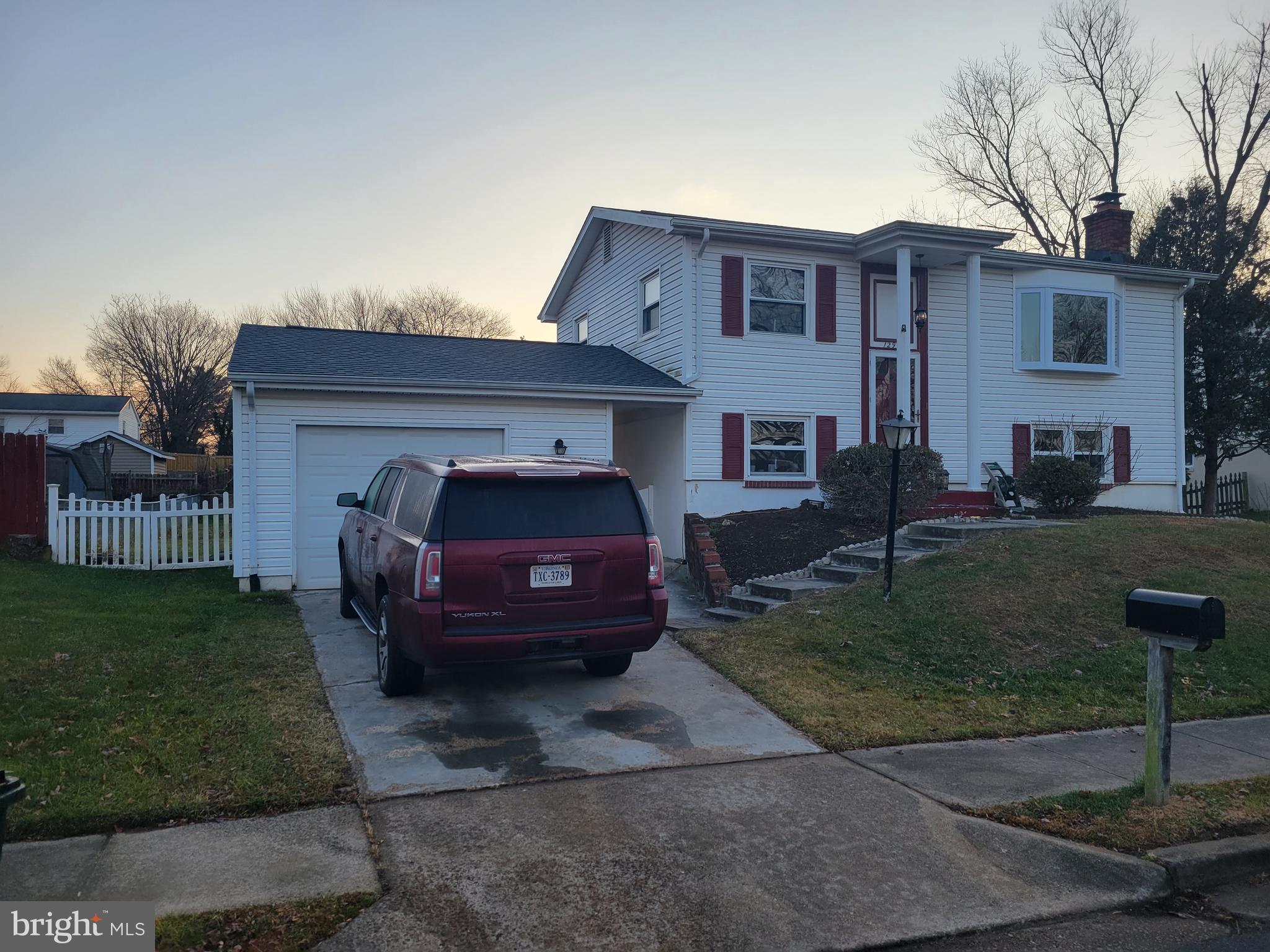 12923 Kerrydale Road Woodbridge, VA 22193 - Photo 2 of 18