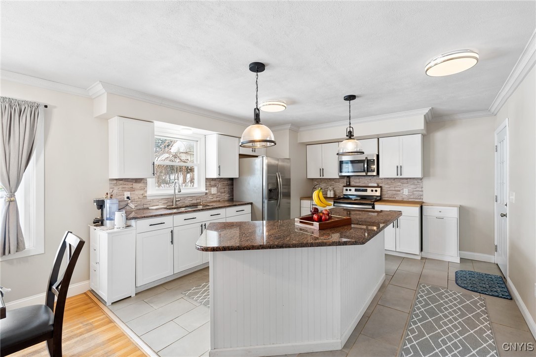 6752 Winchell Road Camillus, NY 13164 - Photo 7 of 50