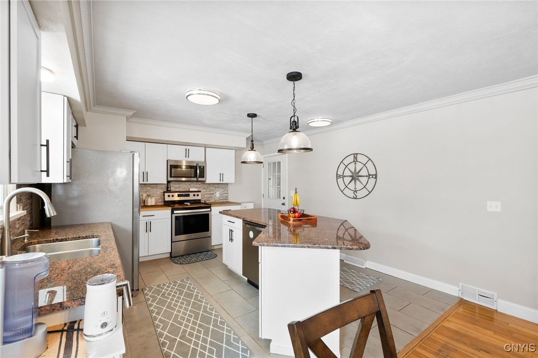 6752 Winchell Road Camillus, NY 13164 - Photo 9 of 50