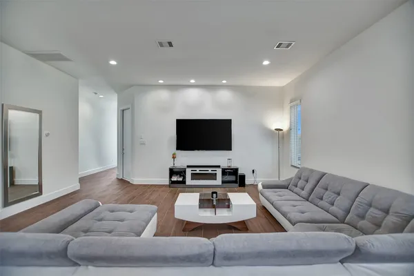 $2,800 | 5507 Robusto Place, Houston, TX 77091