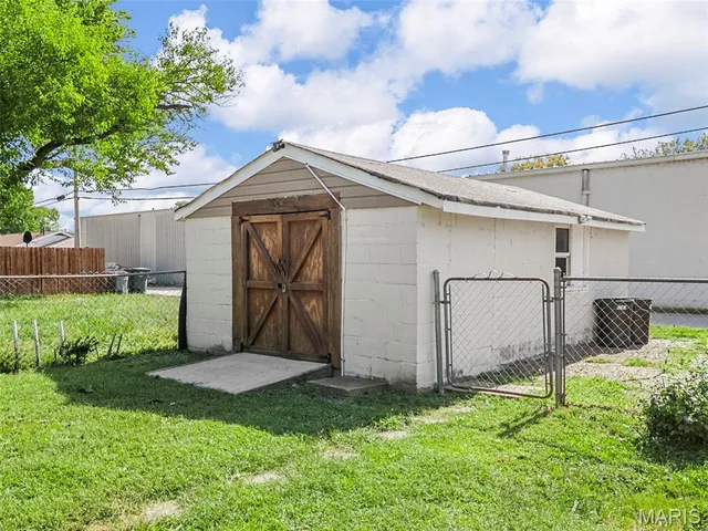 $189,900 | 425 Benton Street, Valley Park, MO 63088