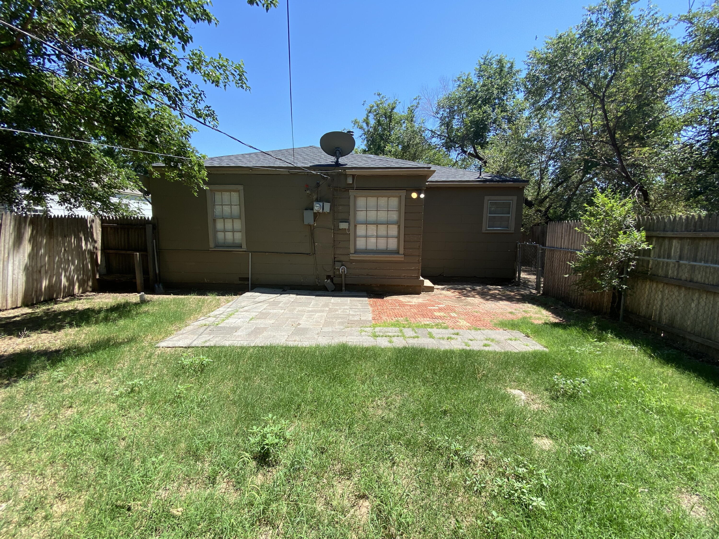 2520 27th Street, Unit FRONT Lubbock, TX 79410 - Photo 7 of 17 a front view of a house with a yard