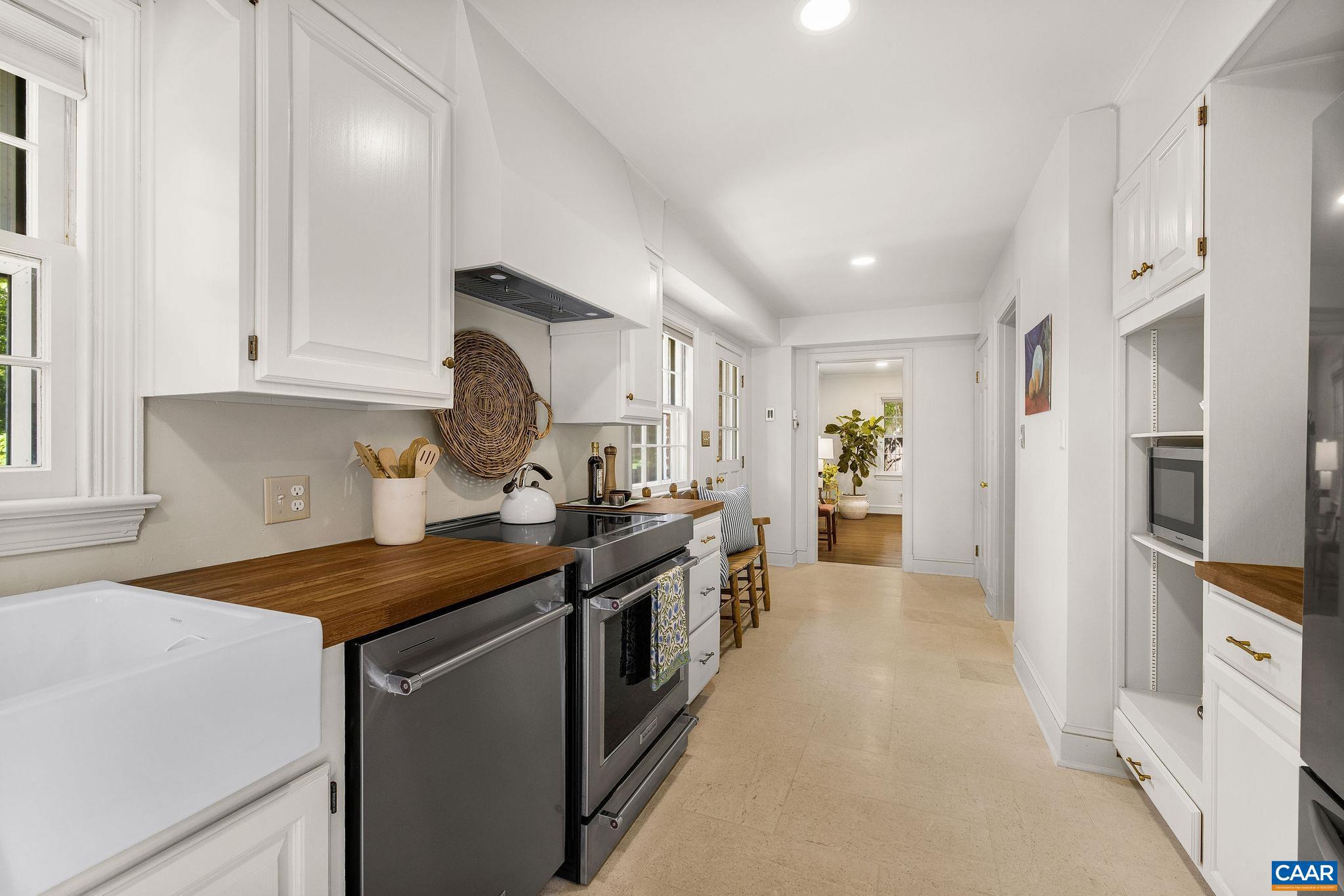 102 Meadowbrook Court Charlottesville, VA 22901 - Photo 11 of 45