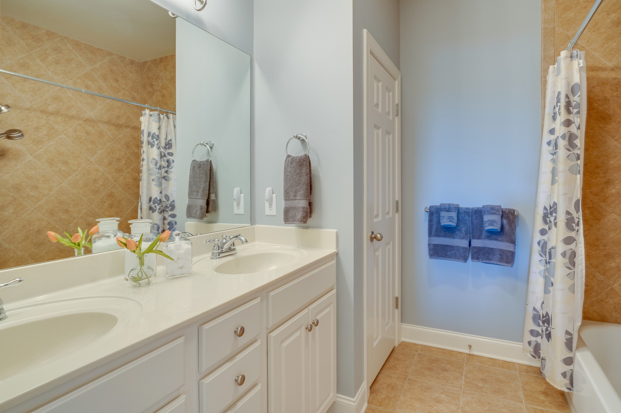 149 Keller Trail Franklin, TN 37064 - Photo 34 of 42 a bathroom with a sink and a mirror