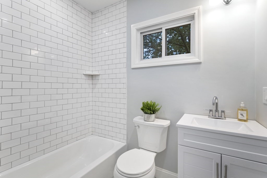 58 Great Woods Road Saugus, MA 01906 - Photo 24 of 41 Gallery Image 24