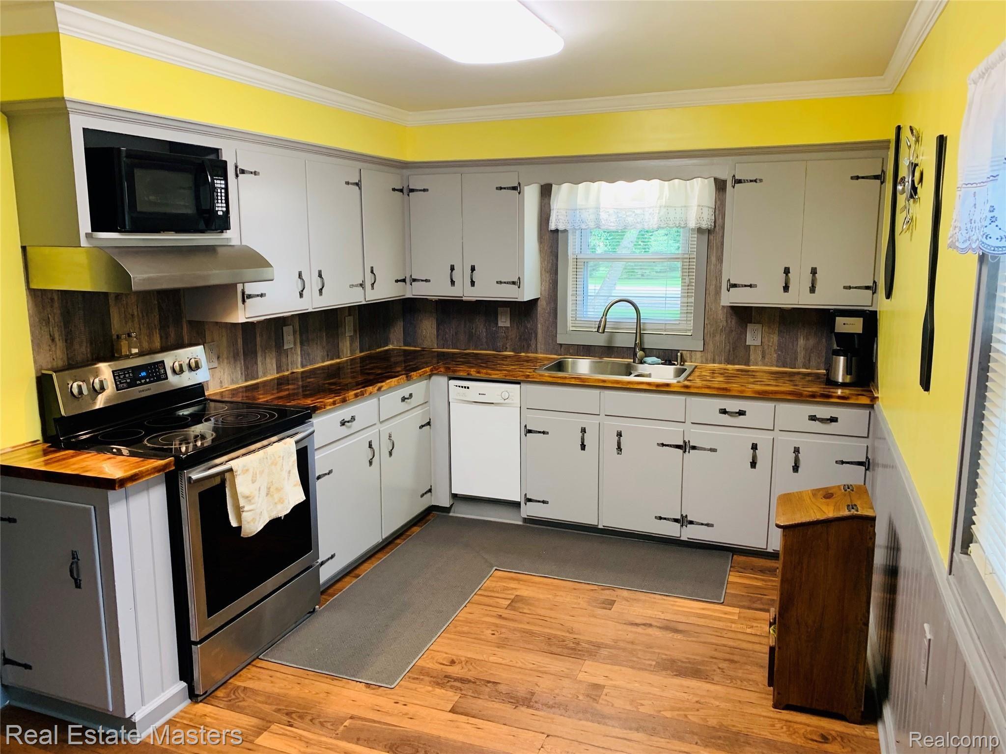 7197 Capac Road Yale, MI 48097 - Photo 8 of 25 Debbie (08).jpg