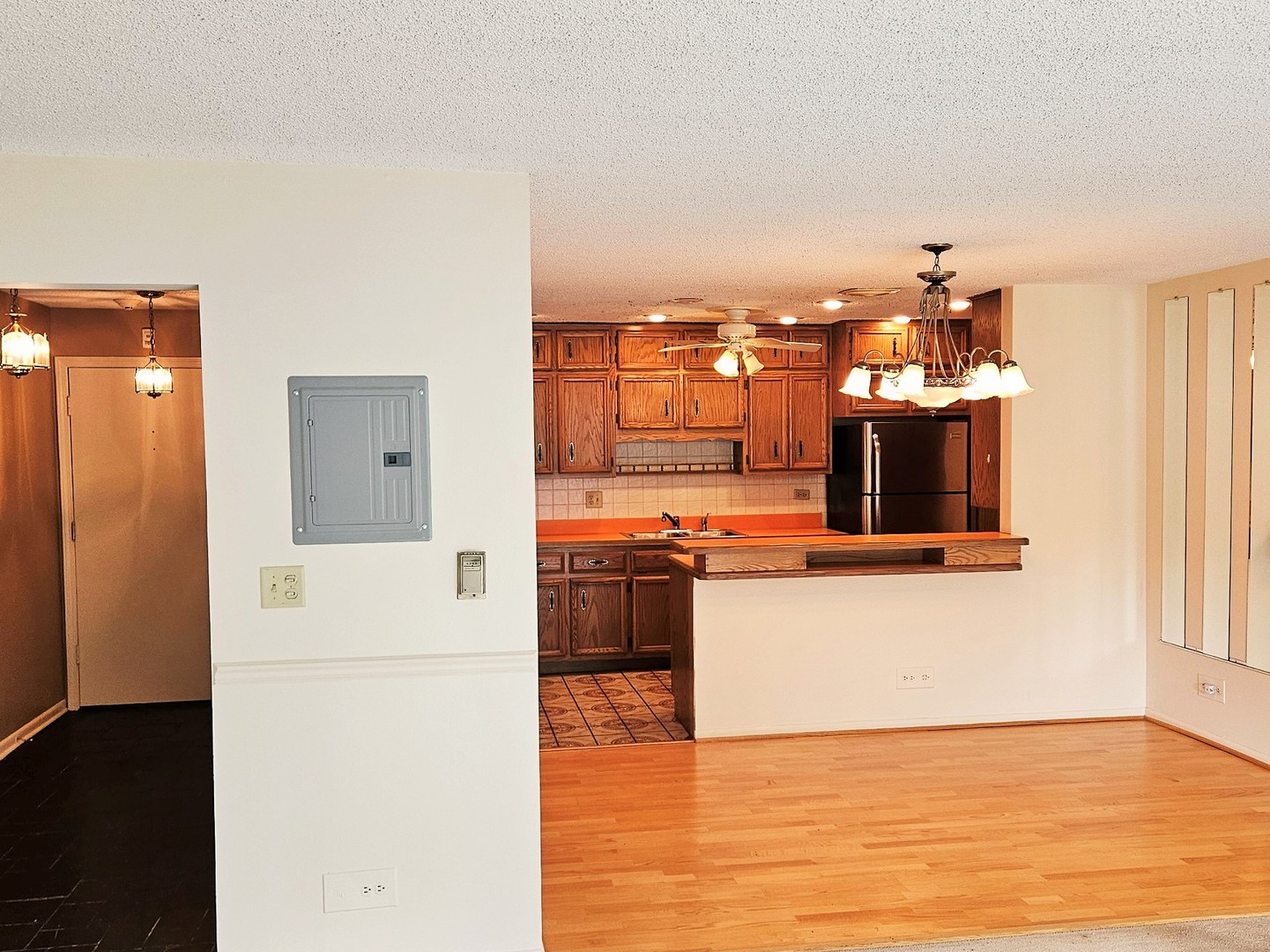 500 Thames Parkway, Unit 2K Park Ridge, IL 60068 - Photo 11 of 18 a view of a kitchen with a kitchen