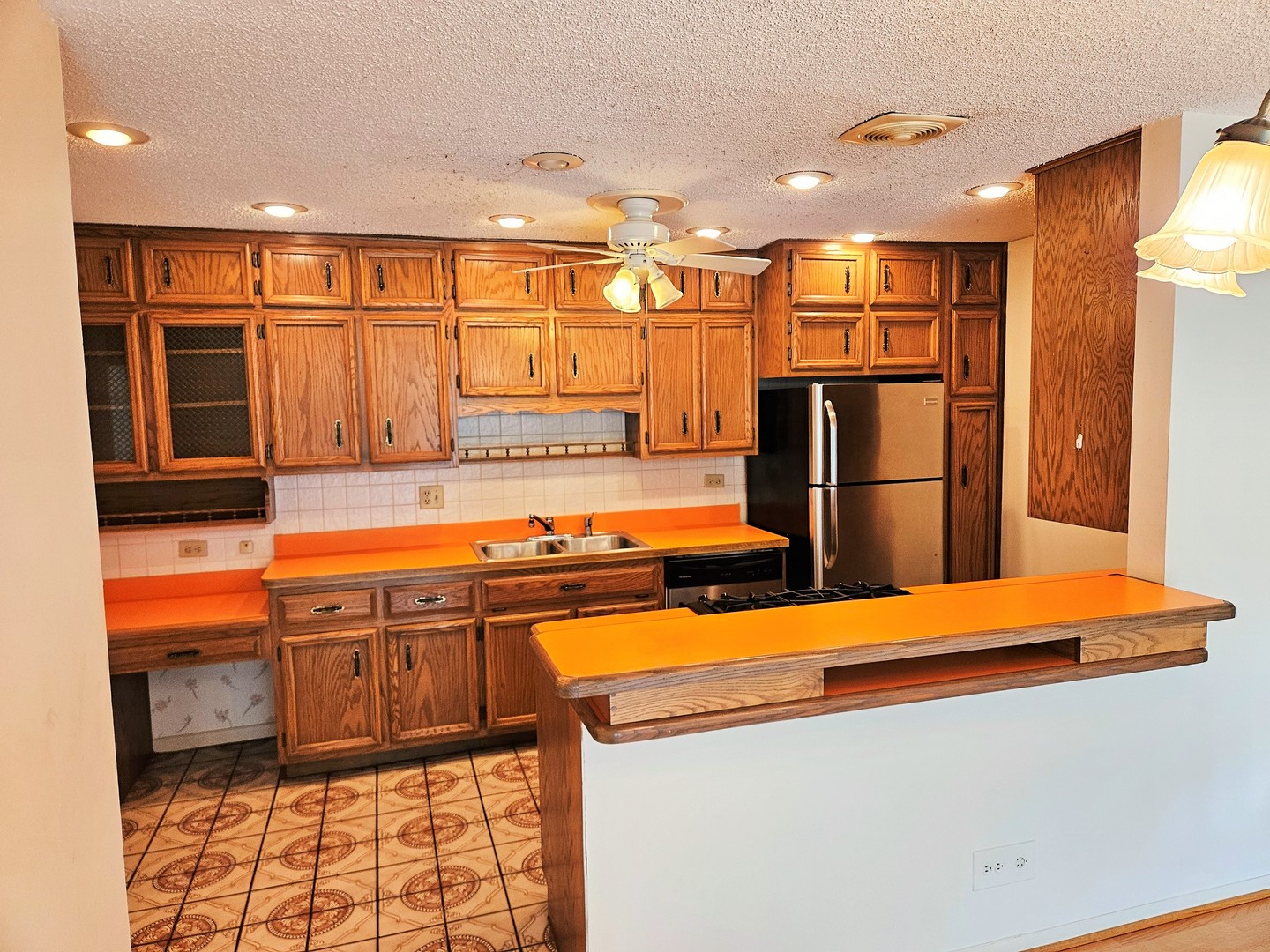 500 Thames Parkway, Unit 2K Park Ridge, IL 60068 - Photo 12 of 18 a kitchen with stainless steel appliances granite countertop a refrigerator and a stove