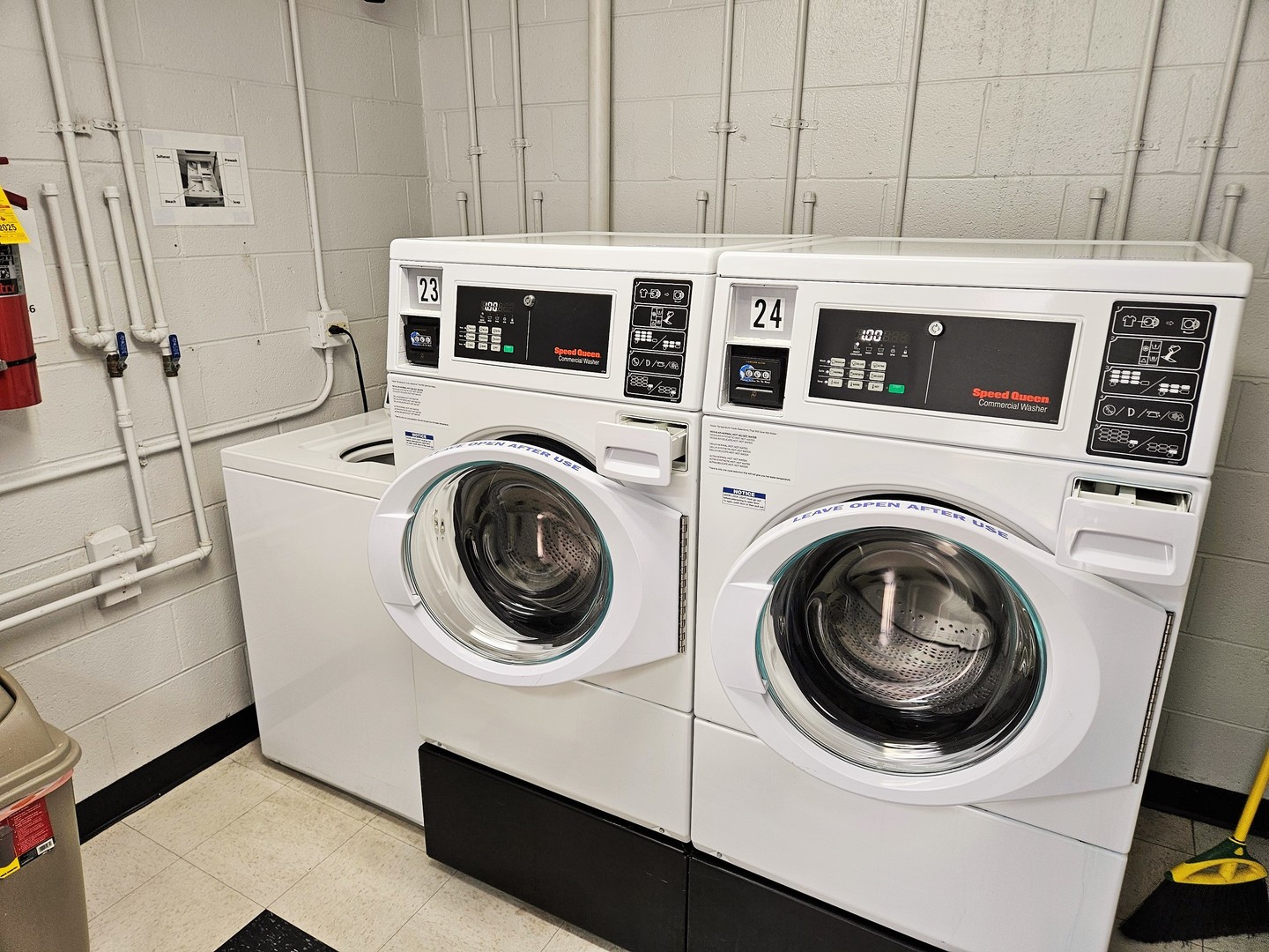 500 Thames Parkway, Unit 2K Park Ridge, IL 60068 - Photo 7 of 18 a utility room with dryer and washer