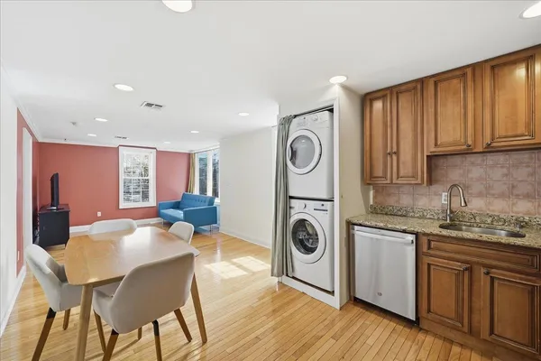 $2,600 | 90 Court House Place, Unit 2R, Jersey City, NJ 07306