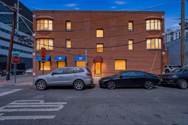 $2,600 | 90 Court House Place, Unit 2R, Jersey City, NJ 07306