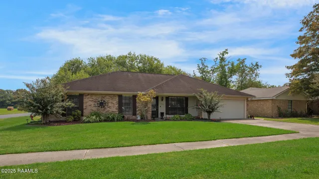 $295,000 | 208 Pontalba Drive, Lafayette, LA 70503