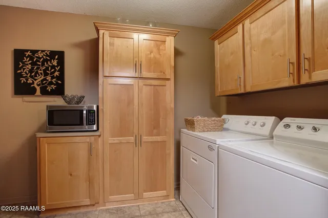 $299,900 | 208 Pontalba Drive, Lafayette, LA 70503