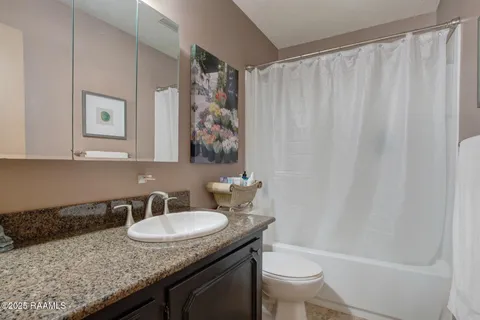 $299,900 | 208 Pontalba Drive, Lafayette, LA 70503