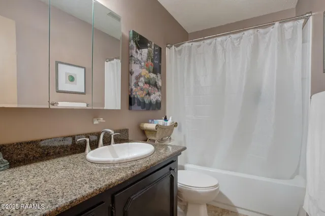 $299,900 | 208 Pontalba Drive, Lafayette, LA 70503