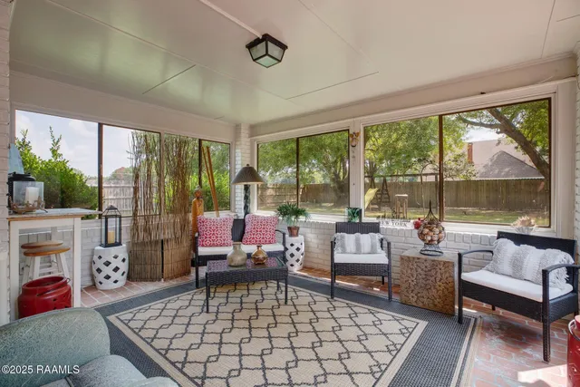 $295,000 | 208 Pontalba Drive, Lafayette, LA 70503