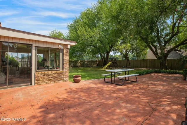 $295,000 | 208 Pontalba Drive, Lafayette, LA 70503