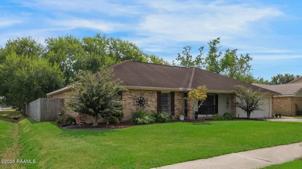 $285,000 | 208 Pontalba Drive, Lafayette, LA 70503