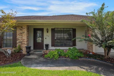 $299,900 | 208 Pontalba Drive, Lafayette, LA 70503