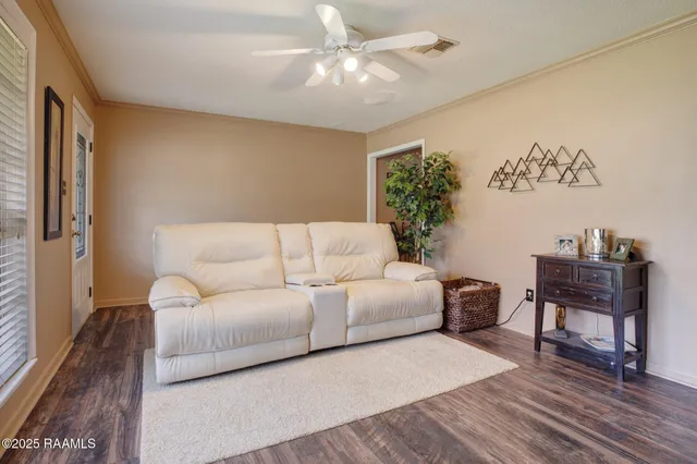 $299,900 | 208 Pontalba Drive, Lafayette, LA 70503