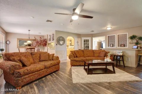 $299,900 | 208 Pontalba Drive, Lafayette, LA 70503