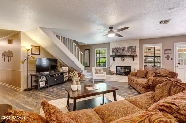 $295,000 | 208 Pontalba Drive, Lafayette, LA 70503