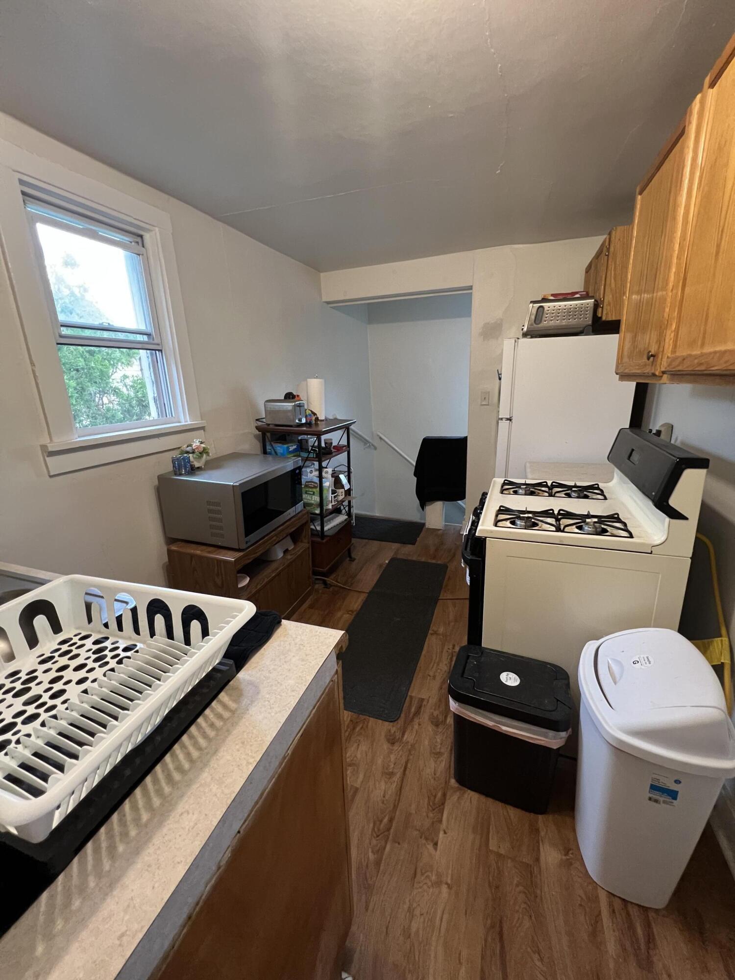 6926 West Burnham Street West Allis, WI 53219 - Photo 2 of 10 Kitchen