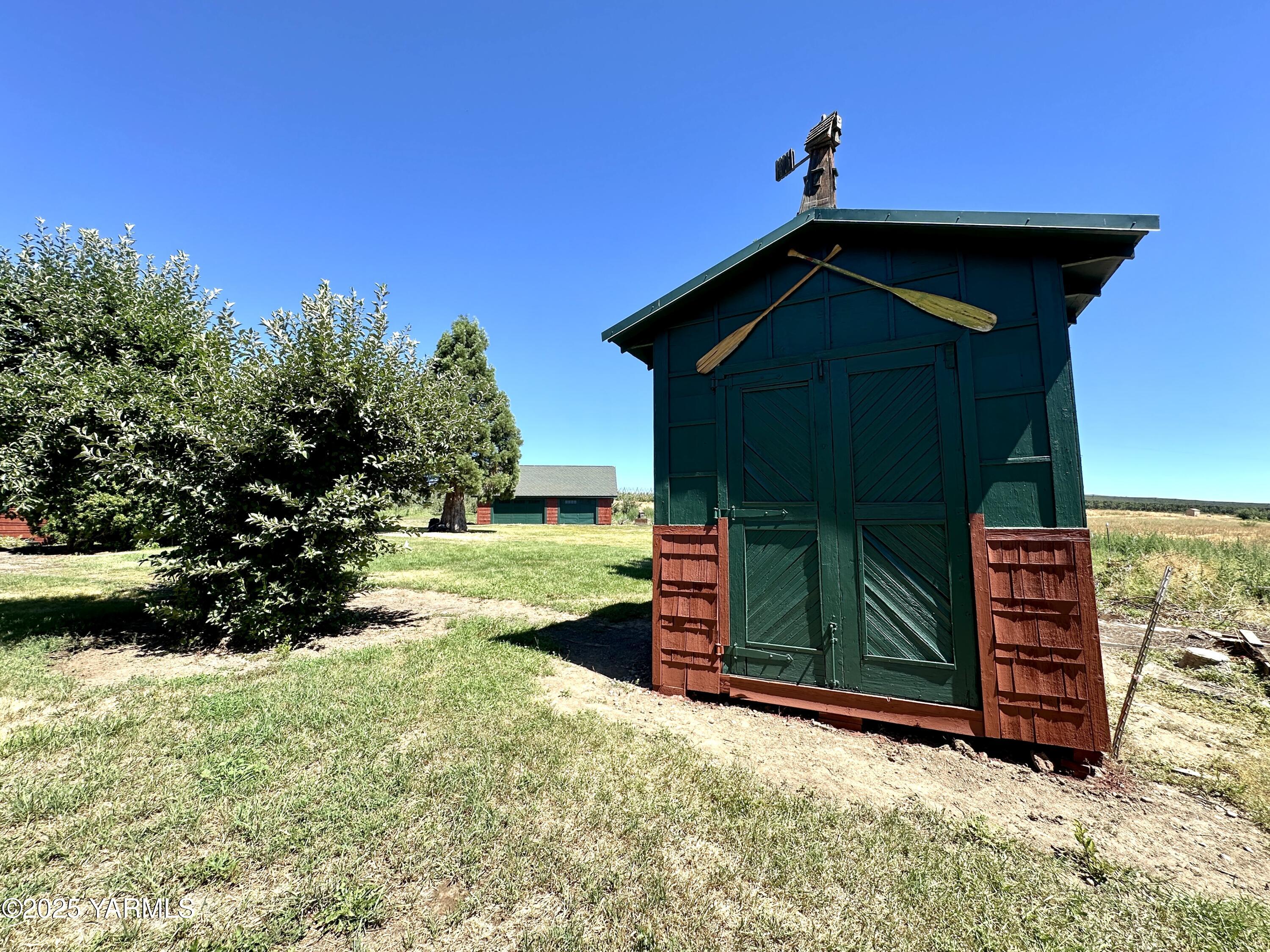 1465 Cook Road Yakima, WA 98908 - Photo 31 of 43 a front view of a house with a yard