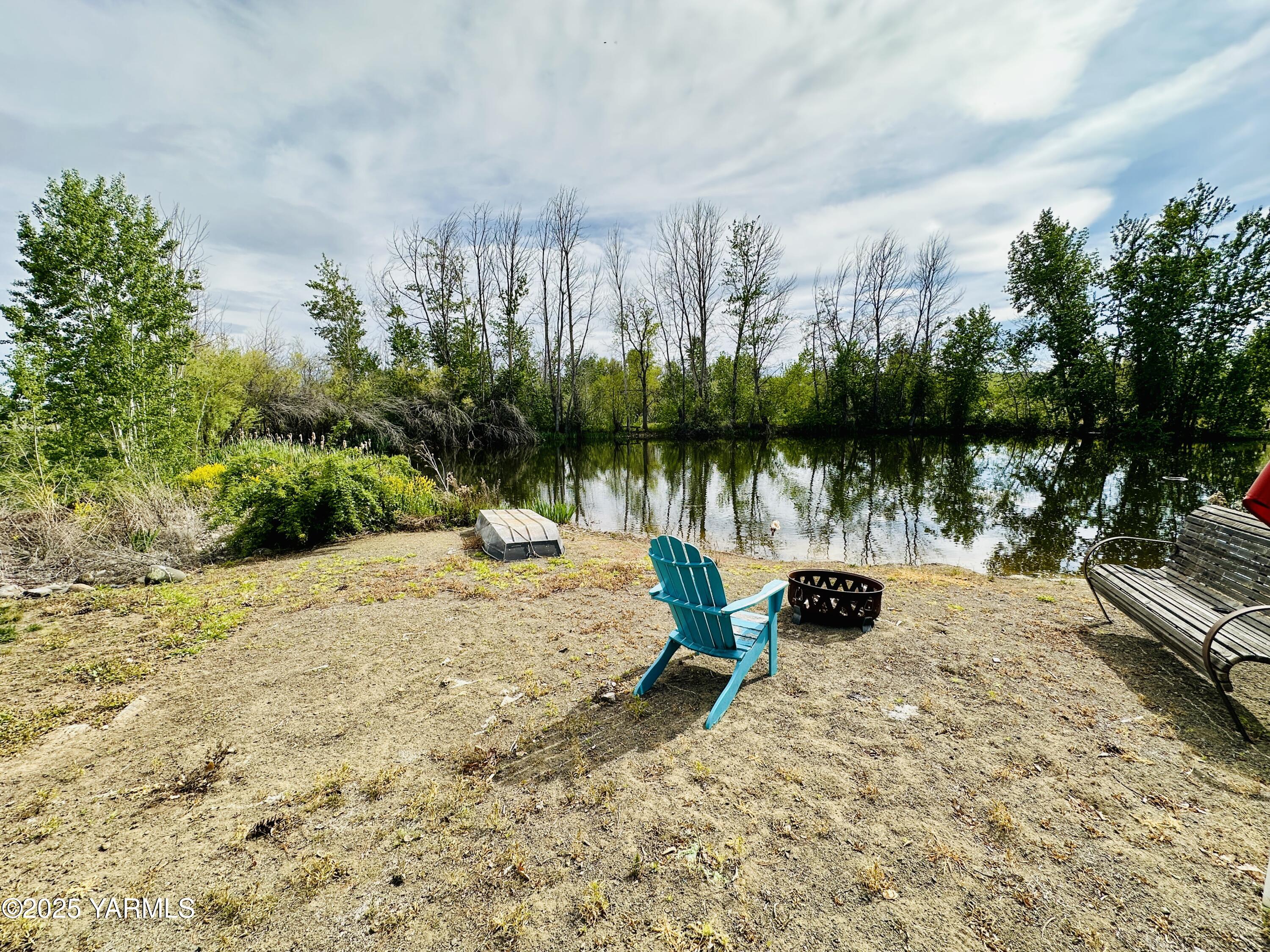1465 Cook Road Yakima, WA 98908 - Photo 36 of 43 a view of a lake