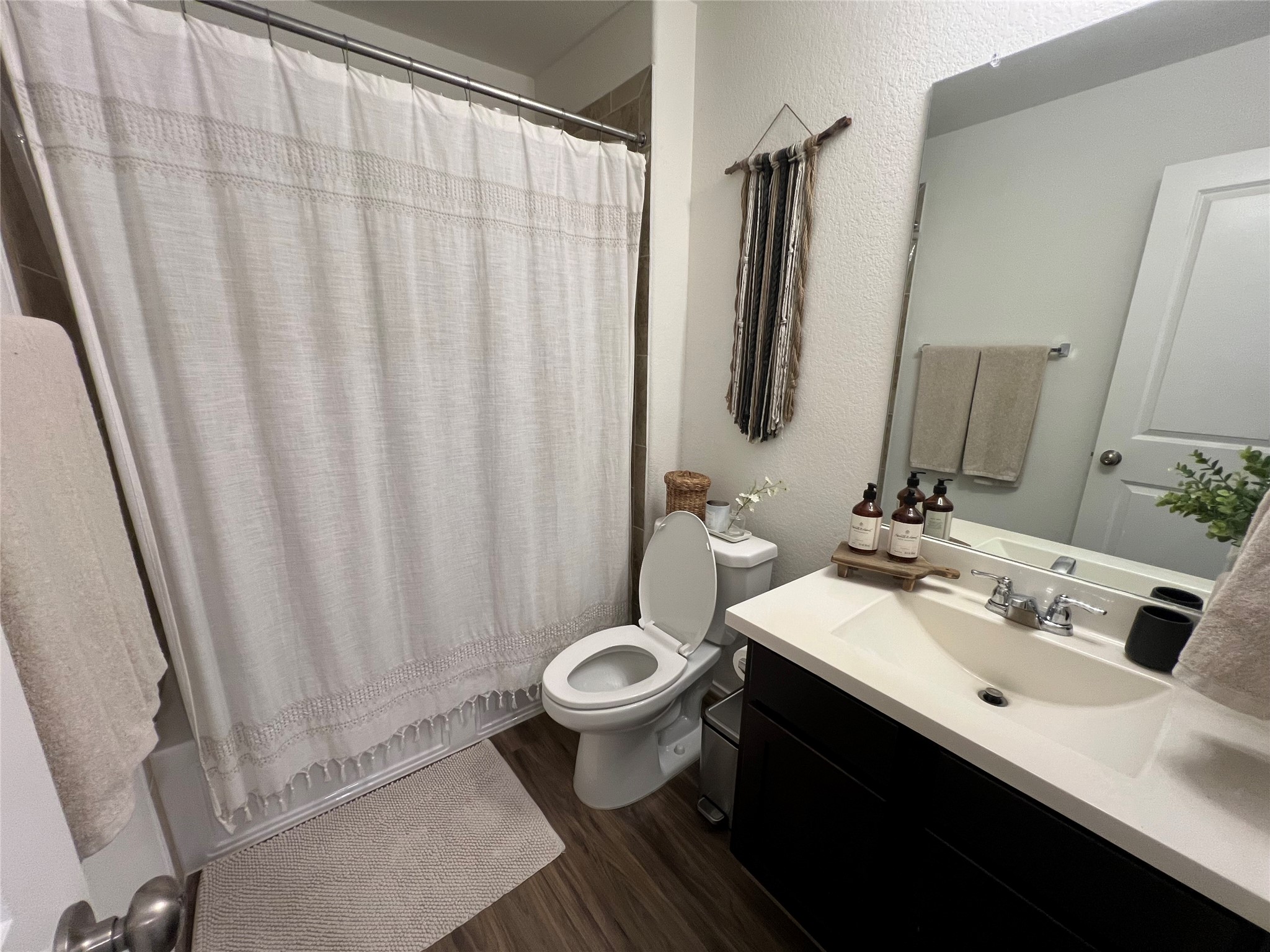 1224 Matt Lane Round Rock, TX 78665 - Photo 12 of 14 Guest Bathroom
