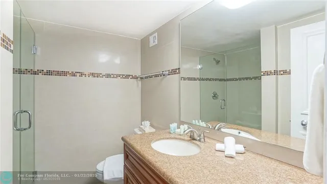 $3,950 | 5225 Collins Avenue, Unit 1417, Miami Beach, FL 33140