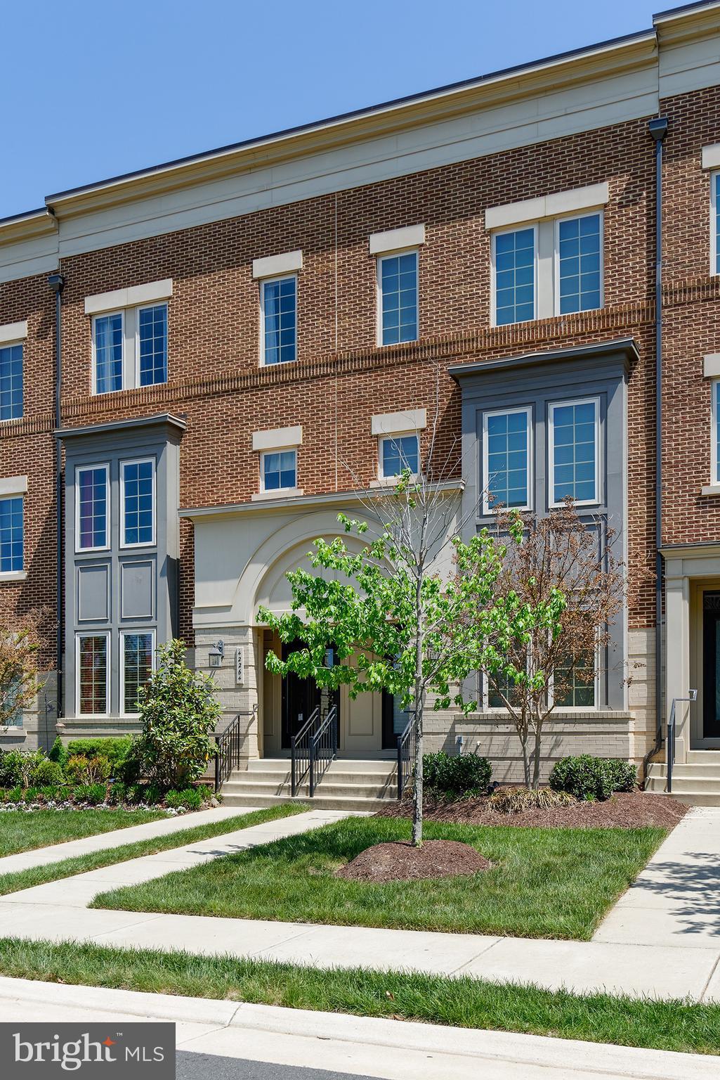 42264 Rhett Drive Ashburn, VA 20148 - Photo 2 of 26 Exterior (Front)